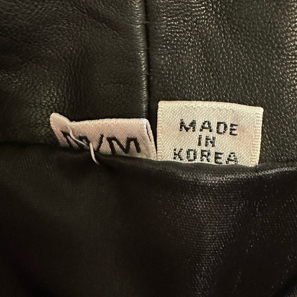 Andrew Marc Women's Black Quilted Vest - Picture 6 of 10